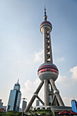 Fernsehturm Oriental Pearl Tower in Pudong, Pudong, Shanghai, Volksrepublik China, Asien