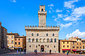 Comune di Montepulciano an der Piazza Grande, Montepulciano, Val di Chiana, Provinz Siena, Weinstraße des Brunello,  Toscana, Italien