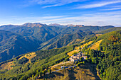Luftbild von San Pellegrino in Alpe, Garfagnanatal, Provinz Lucca, Toscana, Italien