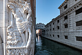 The Bridge of Sighs and the prison, in the foreground the drunkenness of Noah's sculpture, Doge's Palace, San Marco, Venice, Veneto, Italy, Europe