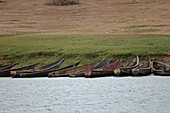 Uganda; Western Region; Queen Elizabeth Nationalpark; Fischerboote am Kazinga Kanal;