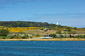 Blick von der Fähre zum Leuchtturm auf dem Dornbusch, Hiddensee, Ostsee, Mecklenburg-Vorpommern, Deutschland