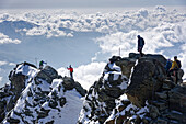 Mountaineers on the summit ridge of the Kleinglockner in the Hohe Tauern, Grossglockner, Hohe Tauern National Park, Carinthia, Tyrol, Austria