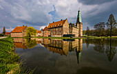 Schloss Raesfeld im Münsterland im Frühling, Raesfeld, Kreis Borken, Nordrhein-Westfalen, Deutschland