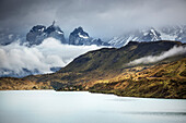 Cuernos del Paine mountain range, Lago el Toro, Torres del Paine National Park, Patagonia, Última Esperanza Province, Chile, South America