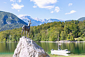 Bohinj See; Bohinjsko Jezero; Zlatorog, mythische Gämse mit goldenen Hörnern, Slowenien