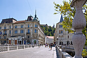 Ljubljana; Tromstovje; Presernov Trg; Stritarjeva, Blick auf Ljubljanski grad, Slowenien