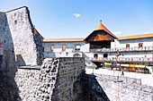 Zuzemberk; Burg Žužemberk, Burghof, Slowenien
