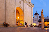Trogir; Trg Ivana Pavla II, Loggia und Uhrturm, Katedrala Sveti Lovro, Dalmatien, Kroatien
