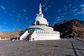 Shanti Stupa in Leh, Ladakh, Jammu und Kaschmir, Indien, Asien