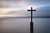 Memorial cross of King Ludwig II, Berg Castle, Lake Starnberg, Bavaria, Germany, Europe