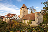 Herbstliche Stimmung am Herrengraben in Iphofen, Kitzingen, Unterfranken, Franken, Bayern, Deutschland, Europa