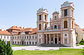 Benediktinerstift Göttweig, Stiftshof mit Stiftskirche, Niederösterreich, Österreich