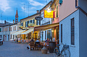Comacchio; Via L. A. Muratori, Fischrestaurants, Emilia Romagna, Italien