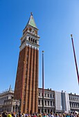 Venedig, Piazza San Marco, Campanile di San Marco, Venetien, Italien
