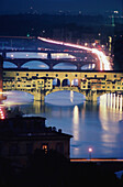 Brücke über den Fluss, Ponte Vecchio, Fluss Arno, Florenz, Italien