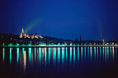 Nachts beleuchtete Stadt, Donau, Fischerbastei, St.-Anna-Kirche, Budapest, Ungarn