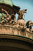 Statuen in einem Palast, der Hofburg-Komplex, Heldenplatz, Wien, Österreich