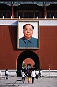 Gemälde von Mao Zedong am Tiananmen-Tor des himmlischen Friedens, Platz des Himmlischen Friedens, Verbotene Stadt, Peking, China