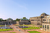 Dresden, Zwinger, Zwingerhof mit Wallpavillon, Französischem Pavillon und Sempergalerie, Sachsen, Deutschland