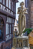 Marburg an der Lahn; Marktplatz; Markt, Statue der Sophie von Brabant mit Sohn Heinirch, Hessen, Deutschland