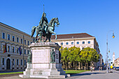 München; Odeonsplatz; Reiterdenkmal Ludwig I., Bayern, Deutschland
