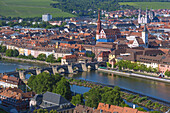Würzburg; Festung Marienberg; Aussicht auf Stadt und Main, Bayern, Deutschland