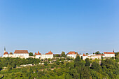 Burghausen, Burg mit Hedwigskapelle, Türmen und Gebäuden des 4. und 5. Vorhofs, Bayern, Deutschland