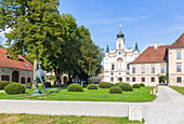 Kloster Raitenhaslach, Klosterkirche, Kleines Abteistöckl, Park und TUM Akademiezentrum Raitenhaslach, Bayern, Deutschland