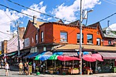 Toronto, Kensington Market, Straßenszene mit Geschäften an der St Andrew Street, Ontario, Kanada