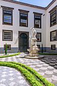 Funchal; Camara Municipal, Innenhof, Statue von Leda mit Zeus, portugiesische Insel Madeira, Portugal