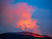 Glühende Gaswolke, Fagradalsfjall Vulkanausbruch bei Geldingadalir, Island