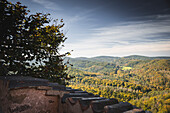Blick von der Wartburg auf den Herbstwald der Rhön, Eisenach, Thüringen, Deutschland, Europa