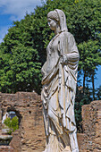 Rom, Forum Romanum, Haus der Vestalinnen, Statue einer Vestalin, Latium, Italien