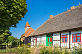 Reetdachhaus Schulmuseum in Middelhagen, Insel Rügen, Mecklenburg-Vorpommern, Deutschland