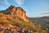 Blick auf Phoenix Arizona vom Camel Back Mountain Trail