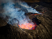 Luftaufnahme des Kraters Fagradalsfjall, Vulkanausbruch bei Geldingadalir, Island