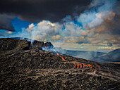 Luftaufnahme, Lavaströme aus dem Fagradalsfjall-Krater, Vulkanausbruch bei Geldingadalir, Island