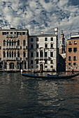 Gondel am Canal Grande in Venedig Italien
