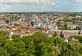 Aussicht über die Innenstadt von Bristol vom Cabot Tower aus gesehen, Somerset, England, UK