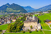 Luftansicht der Kantonsschule Kollegium Schwyz, Glarner Alpen, Kanton Schwyz, Schweiz
