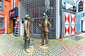 Denkmal für Tünnes und Schäl, zwei legendäre Figuren aus dem Hänneschen Puppentheater in Köln, Nordrhein-Westfalen, Deutschland