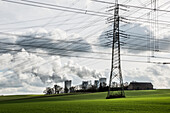 Kraftwerk und Strommasten, Braunkohlekraftwerk Neurath, Grevenbroich, Nordrhein-Westfalen, Deutschland