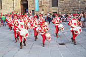 Teilnehmer am Calcio Storico Fiorentino Festival, Parade, Piazza della Signoria, Florenz, Toskana, Italien