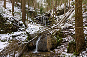Wasserfall bei Fischbachau am Höhenweg nach Faistenau, Bayern, Deutschland