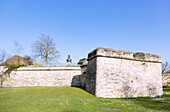 Forchheim; Wallpark, St. Veit-Bastion, Rote Mauer in Oberfranken, Bayern, Deutschland