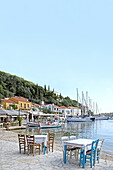 Taverne am Hafen von Kioni, Ithaka, Ionische Inseln, Griechenland