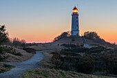 Sonnenaufgang am Leuchtturm Dornbusch auf dem Schluckwieksberg, Insel Hiddensee, Mecklenburg-Vorpommern, Deutschland