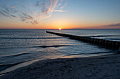 Sonnenuntergang an der Ostsee, Wellenbrecher, Vitte, Insel Hiddensee, Mecklenburg-Vorpommern, Deutschland