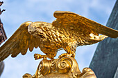 Goldener Adler, Detail auf der Karlsbrücke, Prag, Tschechien